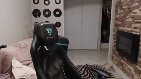 Snapshot of teddy_mode chatting on 18, 11, 2025 Teddy online show from 18, 11, 2025