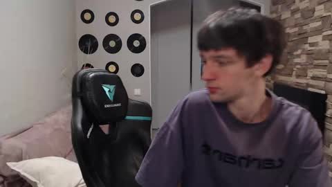 Snapshot of teddy_mode chatting on 21, 11, 2025 Teddy online show from 21, 11, 2025