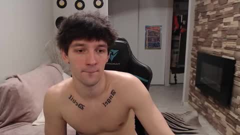 Snapshot of teddy_mode chatting on 21, 11, 2025 Teddy online show from 21, 11, 2025