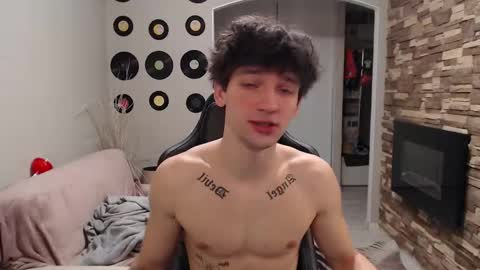 Snapshot of teddy_mode chatting on 25, 11, 2025 Teddy online show from 25, 11, 2025