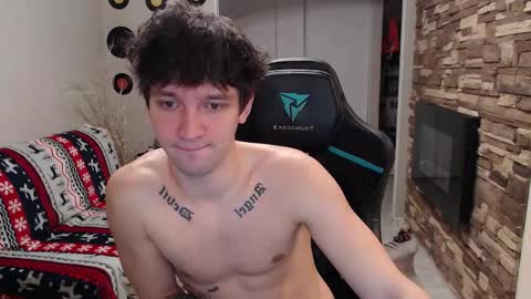 Snapshot of teddy_mode chatting on 3, 12, 2025 Teddy online show from 3, 12, 2025