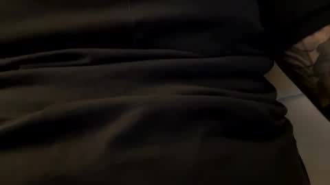 Twizzler online show from 14, 12, 2025