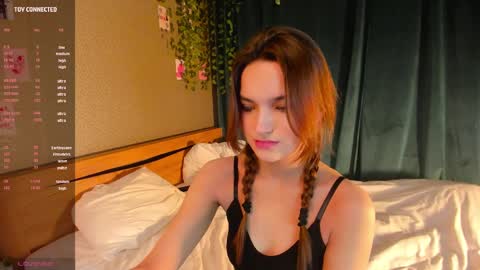 Snapshot of tempt_for_you chatting on 4, 3, 2025 Megan online show from 4, 3, 2025