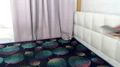 Snapshot of temptmebabyx chatting on 4, 7, 2026 YOGIRL MAXINE online show from 4, 7, 2026