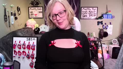 Pixie and Tentacle Overlord online show from 20, 12, 2024