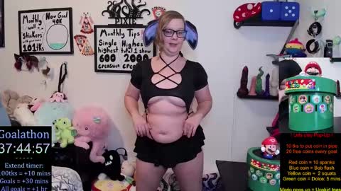 Pixie and Tentacle Overlord online show from 7, 11, 2025