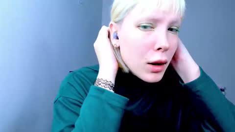 Snapshot of tenebrise chatting on 14, 11, 2025 Kira online show from 14, 11, 2025