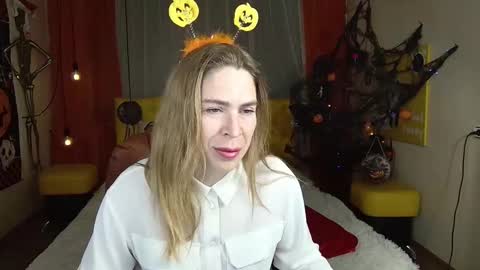 Snapshot of tessadaybreak chatting on 16, 10, 2025 tessadaybreak online show from 16, 10, 2025