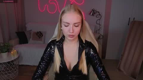 TessaHamilton online show from 23, 2, 2026