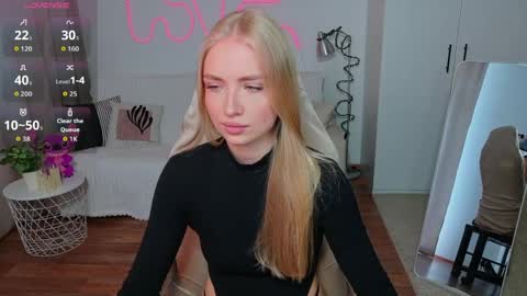 Snapshot of tessahamilton chatting on 5, 5, 2026 TessaHamilton online show from 5, 5, 2026