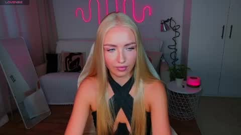 Snapshot of tessahamilton chatting on 25, 6, 2026 TessaHamilton online show from 25, 6, 2026