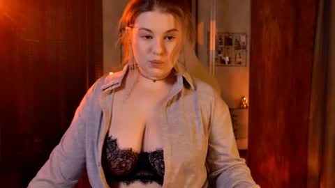 TESSA online show from 15, 12, 2025