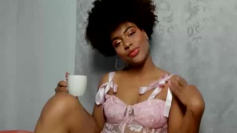 Snapshot of thaimy_ chatting on 5, 11, 2025 thaimy_ online show from 5, 11, 2025