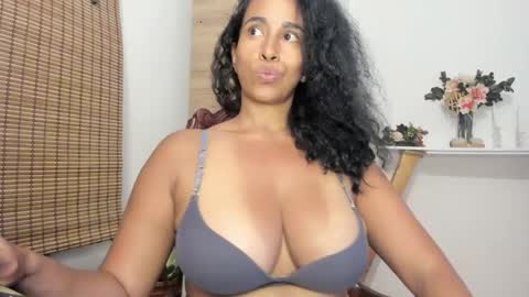 Snapshot of thali_gomex chatting on 15, 1, 2025 Thalia Gomex online show from 15, 1, 2025
