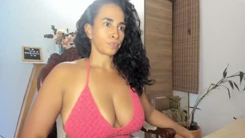 Snapshot of thali_gomex chatting on 25, 2, 2025 Thalia Gomex online show from 25, 2, 2025