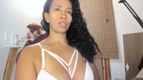 Snapshot of thali_gomex chatting on 10, 9, 2025 Thalia Gomex online show from 10, 9, 2025