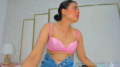 Snapshot of thalia888_ chatting on 23, 11, 2025 thalia888_ online show from 23, 11, 2025