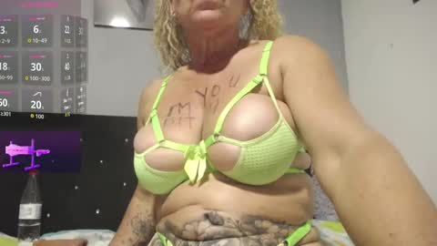 Snapshot of thalia_tits chatting on 11, 9, 2025 Thalia Tits online show from 11, 9, 2025