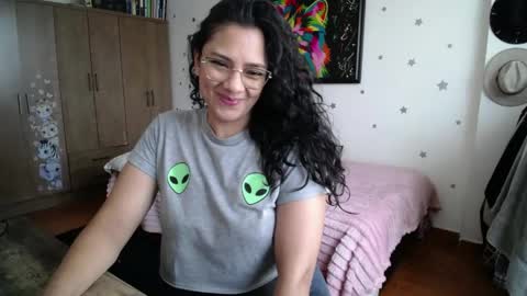 Snapshot of thaliacooper chatting on 18, 5, 2026 online show from 18, 5, 2026