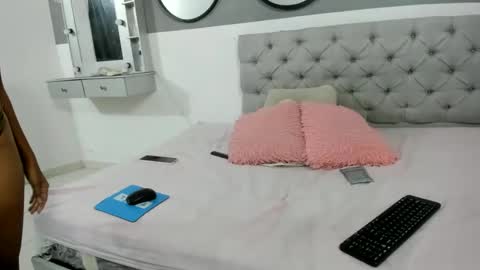 thaliana_evanss online show from 12, 11, 2025