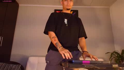 SCOTT  THEO  KAMERON  GENDERSON online show from 15, 12, 2024