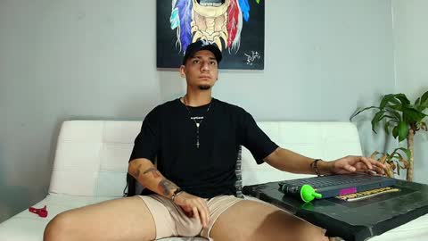 SCOTT  THEO  KAMERON  GENDERSON online show from 19, 12, 2024