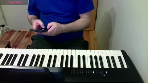 Stephan 34  Cassandra 25 online show from 1, 3, 2026