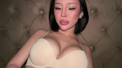 Elle  dont forget to folloW me and thumbs up online show from 24, 3, 2026