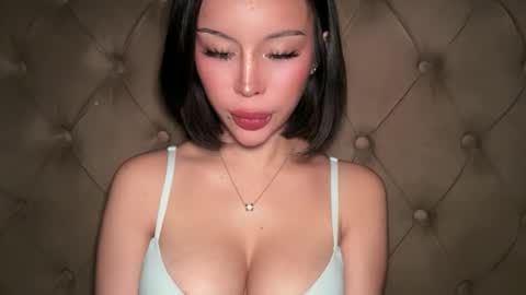 Elle  dont forget to folloW me and thumbs up online show from 4, 4, 2026