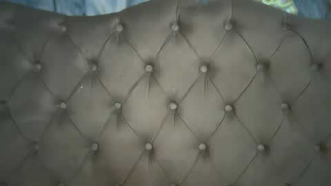 Elle  dont forget to folloW me and thumbs up online show from 11, 4, 2026