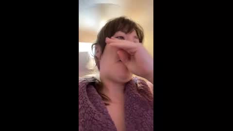 Snapshot of thehappylittleslut chatting on 5, 3, 2025 TheHappyLittleSlut online show from 5, 3, 2025