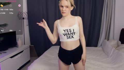 Snapshot of thehousemaid1 chatting on 16, 5, 2026 Lily online show from 16, 5, 2026