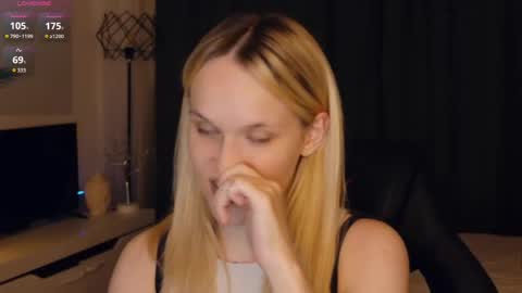 Snapshot of thehousemaid1 chatting on 27, 5, 2026 Lily online show from 27, 5, 2026
