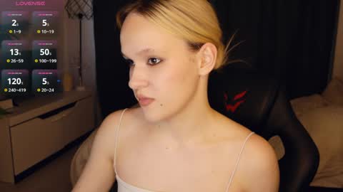Snapshot of thehousemaid1 chatting on 28, 5, 2026 Lily online show from 28, 5, 2026