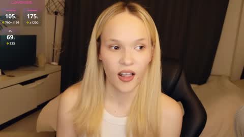 Snapshot of thehousemaid1 chatting on 29, 5, 2026 Lily online show from 29, 5, 2026