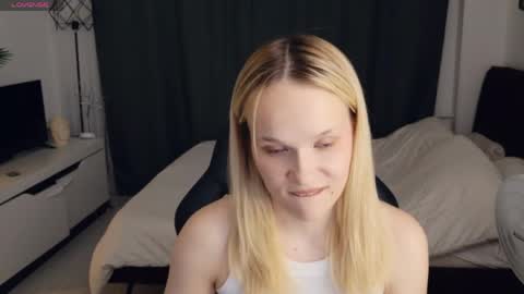 Snapshot of thehousemaid1 chatting on 30, 5, 2026 Lily online show from 30, 5, 2026