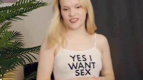 Snapshot of thehousemaid1 chatting on 31, 5, 2026 Lily online show from 31, 5, 2026