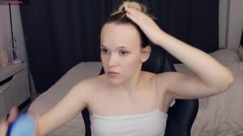 Snapshot of thehousemaid1 chatting on 6, 6, 2026 Lily online show from 6, 6, 2026