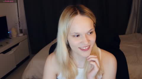Snapshot of thehousemaid1 chatting on 13, 6, 2026 Lily online show from 13, 6, 2026