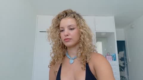 Snapshot of theislandgirl chatting on 1, 5, 2026 Lily Marie online show from 1, 5, 2026