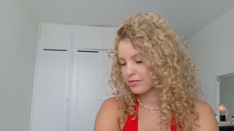 Snapshot of theislandgirl chatting on 4, 5, 2026 Lily Marie online show from 4, 5, 2026
