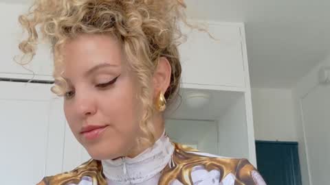 Snapshot of theislandgirl chatting on 23, 5, 2026 Lily Marie online show from 23, 5, 2026