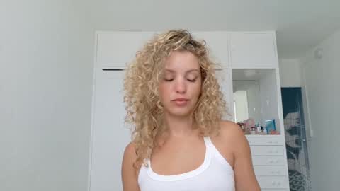 Snapshot of theislandgirl chatting on 1, 6, 2026 Lily Marie online show from 1, 6, 2026