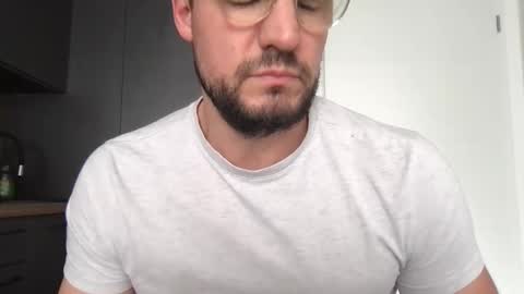 Snapshot of thenudeworldrover chatting on 6, 4, 2026 thenudeworldrover online show from 6, 4, 2026