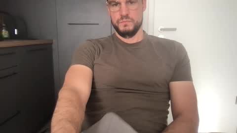 Snapshot of thenudeworldrover chatting on 7, 4, 2026 thenudeworldrover online show from 7, 4, 2026