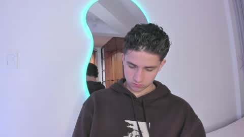 Snapshot of theohawke_ chatting on 29, 12, 2024 THEO- MATEO online show from 29, 12, 2024