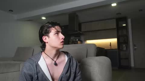 Snapshot of theohawke_ chatting on 24, 2, 2026 THEO- MATEO online show from 24, 2, 2026