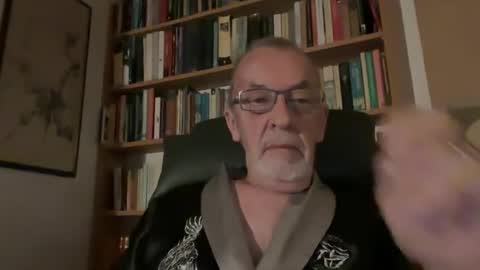 Snapshot of theowlandthe chatting on 4, 1, 2025 theowlandthe online show from 4, 1, 2025