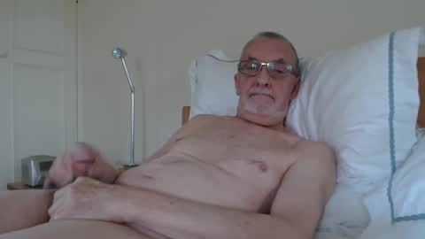 Snapshot of theowlandthe chatting on 13, 1, 2025 theowlandthe online show from 13, 1, 2025