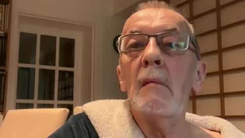 Snapshot of theowlandthe chatting on 1, 2, 2025 theowlandthe online show from 1, 2, 2025